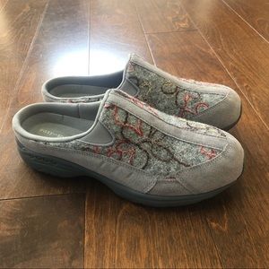 Easy Spirit Traveltime Slip on Sneakers Gray